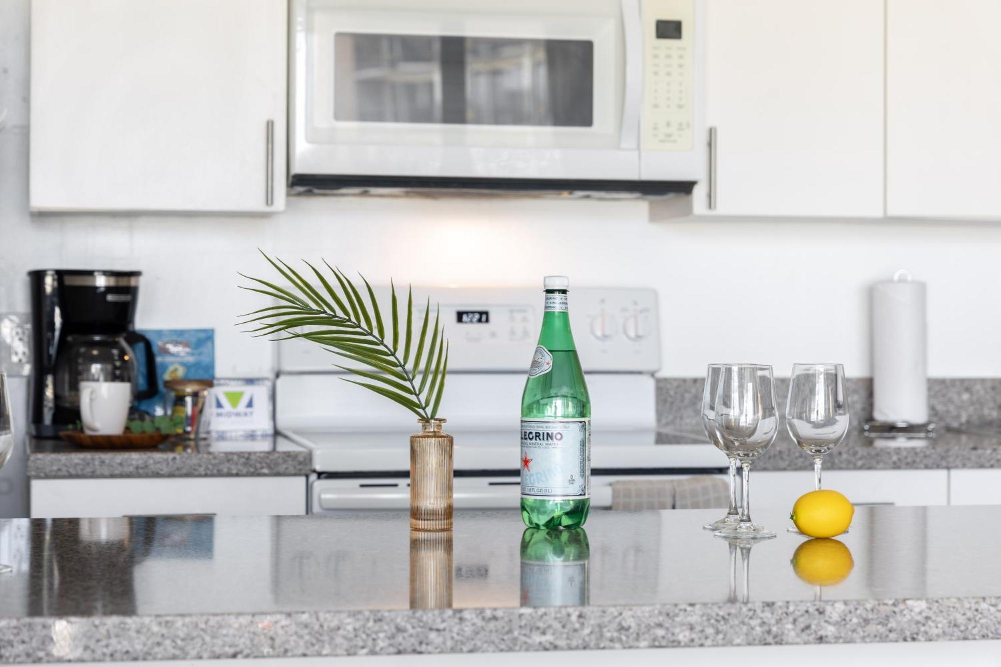 Aloha Vibes With Ocean Views, Near Beach & Parking! Honolulu Exterior foto